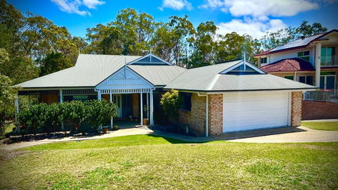Perfect North Brisbane Retreat 4 Bed - Melbourne 4u 0