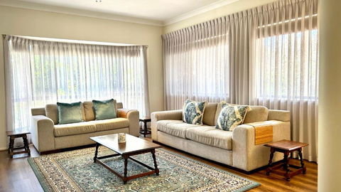 Perfect North Brisbane Retreat 4 Bed - Melbourne 4u 2
