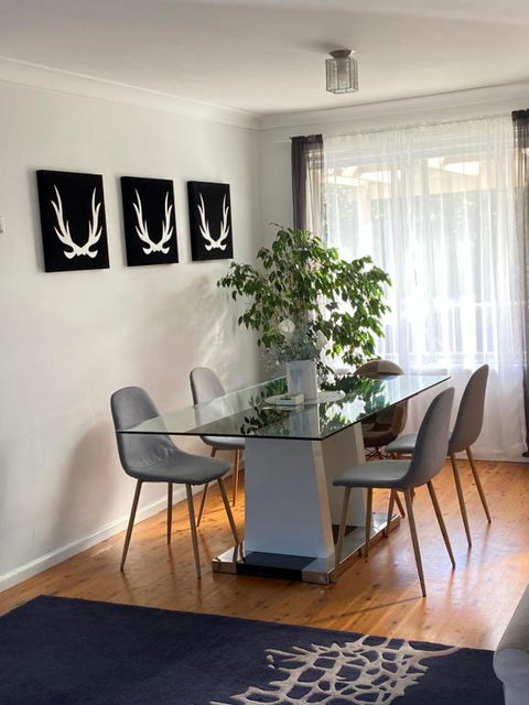 Perfectly Located House With A Big Backyard. - Accommodation Melbourne 2