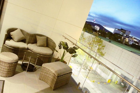 Perfectly Located Modern Apartment - Canberra CBD - Accommodation Melbourne 3