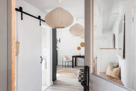 Petite Chateau Waterfront Chateau With Hot Tub - Accommodation Melbourne 2