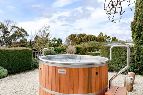 Petite Chateau Waterfront Chateau With Hot Tub - Accommodation Melbourne 3