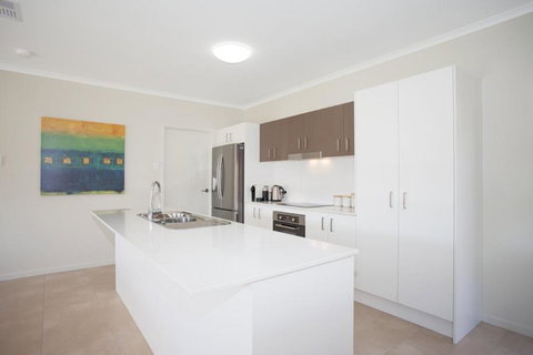 Petrie Beach Holiday Home - Accommodation Melbourne 3