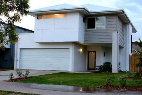 Petrie Beach Holiday Home - Accommodation Melbourne 0