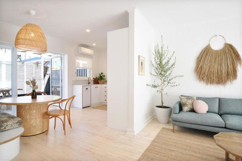 Pine At Arlos Glenelg South - Accommodation Melbourne 3