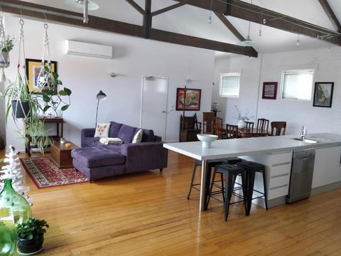Pips On Mitchell - Beautiful Historic Apartment - Accommodation Melbourne 2