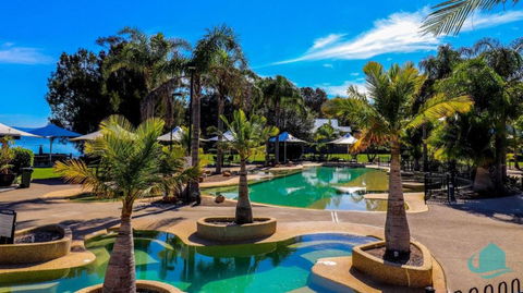 Plover Executive Deluxe Villa 25 - Accommodation Melbourne 1