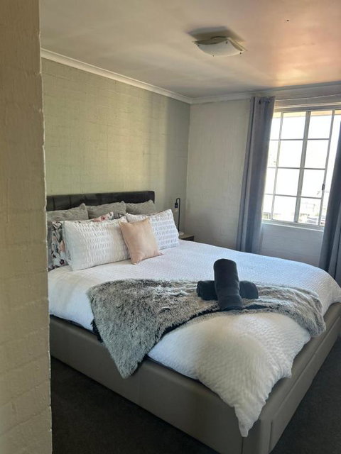 Plush 2 Bedroom Apartment Kingston - Accommodation Melbourne 0