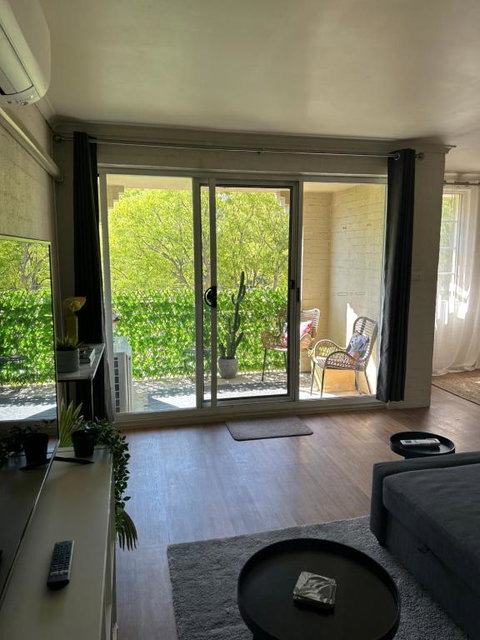Plush 2 Bedroom Apartment Kingston - Accommodation Melbourne 2