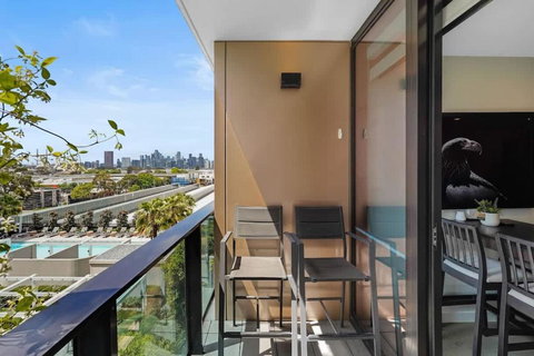 PM Residences - Modern Luxury 2BR Apt W Parking - Accommodation Melbourne 3