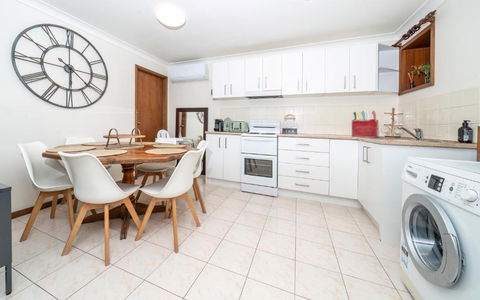 Point Clare - Relax And Unwind - Greenery & Birdsongs - Accommodation Melbourne 3