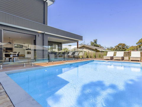 Pool And Spa - 300m Walk To Beach - Accommodation Melbourne 0
