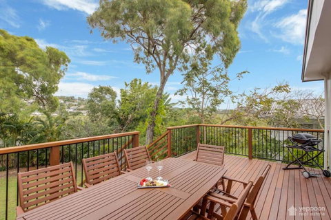 Poppies Cottage - Cooee Bay Beachside Retreat - Accommodation Melbourne 0