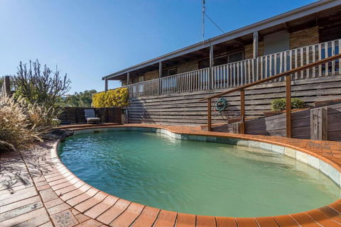 Port Philip Panorama - Bayview Retreat And Pool Bliss - Accommodation Melbourne 2