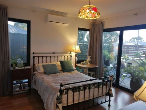 Private & Cosy! Master Bedroom In Perth With Garden View - Accommodation Melbourne 0
