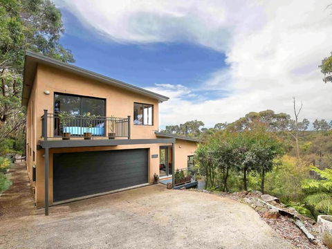 Postcards From The Edge - Accommodation Melbourne 0