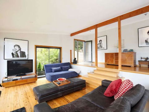 Postcards From The Edge - Accommodation Melbourne 1