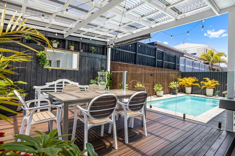 Premium 4-Bed Coastal Escape With BBQ And Pool - Accommodation Melbourne 0