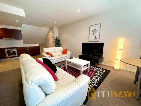 Pretty Penthouse - Close To ANU - Accommodation Melbourne 0