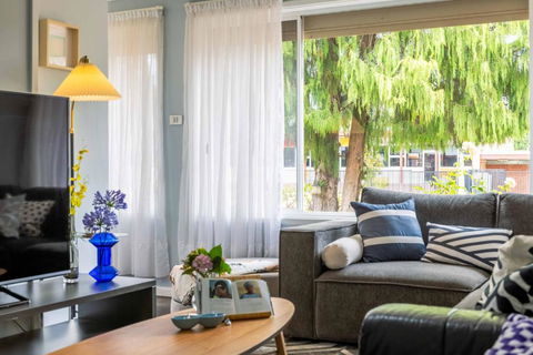 Private Pool Retreat In Watson - Accommodation Melbourne 1
