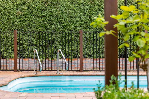 Private Pool Retreat In Watson - Accommodation Melbourne 0