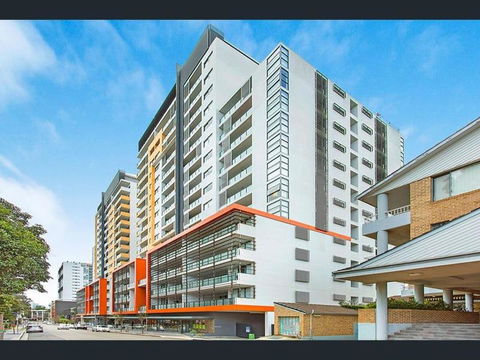 Private Room With Shared Washroom Only In 3bhk Apartment - Accommodation Melbourne 0