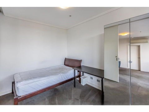 Private Room With Shared Washroom Only In 3bhk Apartment - Accommodation Melbourne 1