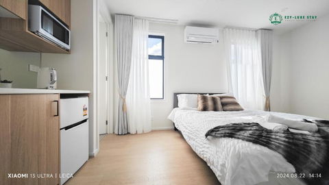 Private Suite With Queen Bed TV - Room 11 - Accommodation Melbourne 0