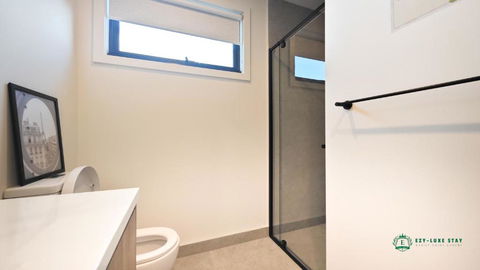 Private Suite With Queen Bed TV - Room 11 - Accommodation Melbourne 1