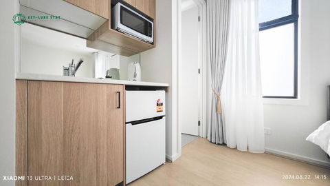 Private Suite With Queen Bed TV - Room 11 - Accommodation Melbourne 2