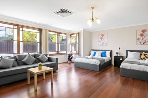 Quadruple Room W Ensuite In Gordon Near Train & Bus - Accommodation Melbourne 0