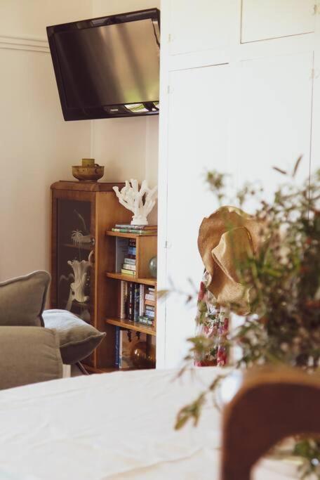 Quaint And Intimate 1-bed Seaside Cottage - Accommodation Melbourne 1