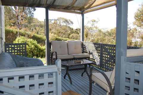 Quaint Cottage Nestled Amongst The Trees - Accommodation Melbourne 2