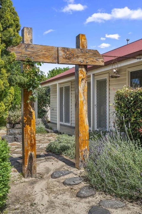 Quaint Garden Oasis With Free Parking - Accommodation Melbourne 2