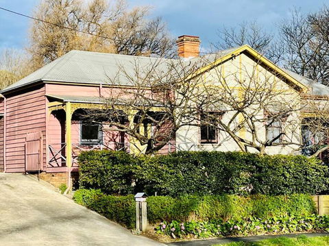Quarryman Cottage @ 102 - Accommodation Melbourne 0