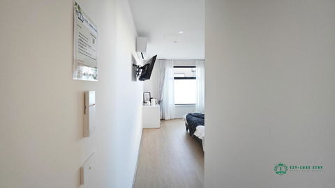 Queen Bed Stylish Suite With TV - Room 12 - Accommodation Melbourne 3