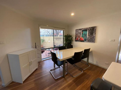 Quiet 2 Bedroom Apt In The Heart Of Old Kingston - Accommodation Melbourne 1