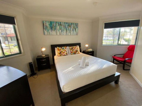 Quiet 2 Bedroom Apt In The Heart Of Old Kingston - Accommodation Melbourne 2