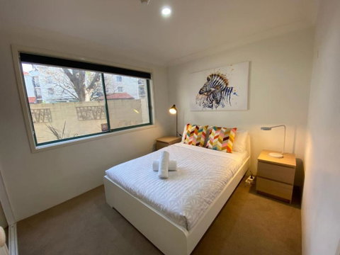 Quiet 2 Bedroom Apt In The Heart Of Old Kingston - Accommodation Melbourne 3
