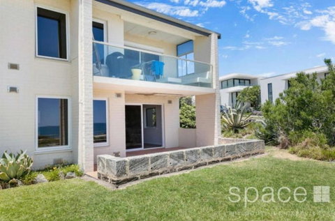 Quintessential Oceanview Apartment In Cottesloe - Accommodation Melbourne 3