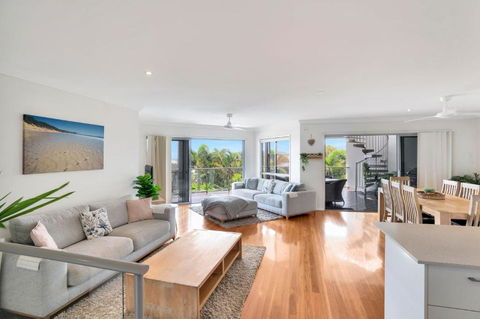 Rainbow Towers 2 Rainbow Beach - Accommodation Melbourne 1