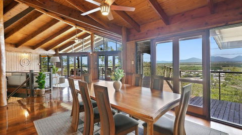 Rainforest Treehouse Sanctuary - With Ocean Views - Accommodation Melbourne 2