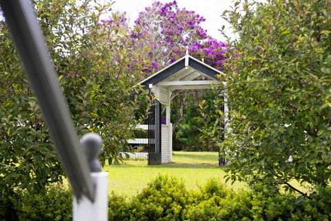 Rambling Roses - Accommodation Melbourne 1