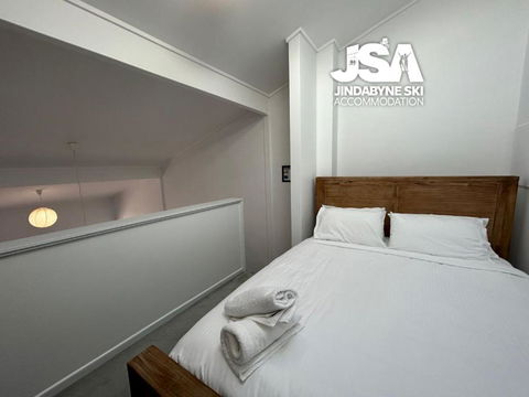 Razorback 4 - Accommodation Melbourne 0