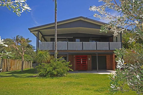 Red Door Beach House - Accommodation Melbourne 0