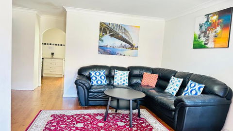 Quiet Family Townhouse In Wollongong CBD - Accommodation Melbourne 0
