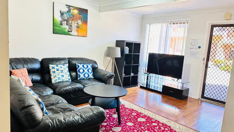 Quiet Family Townhouse In Wollongong CBD - Accommodation Melbourne 1