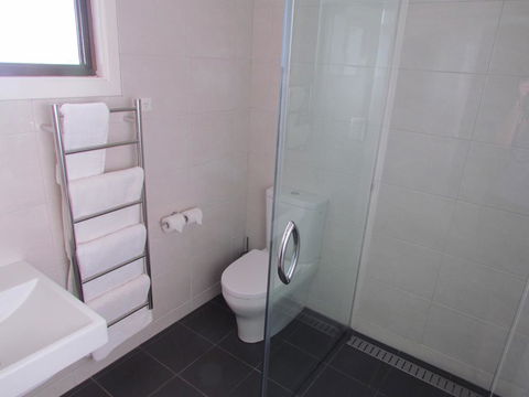 Augathella Motel & Caravan Park - Melbourne 4u 1