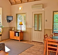 Autumn Leaf Cottage 1 - Accommodation Melbourne