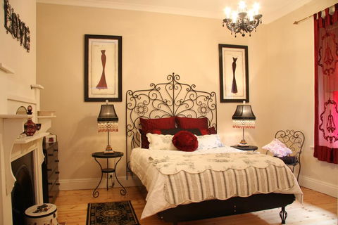 Azalea Cedar-Rose Barossa Valley Villa - Accommodation Melbourne 0